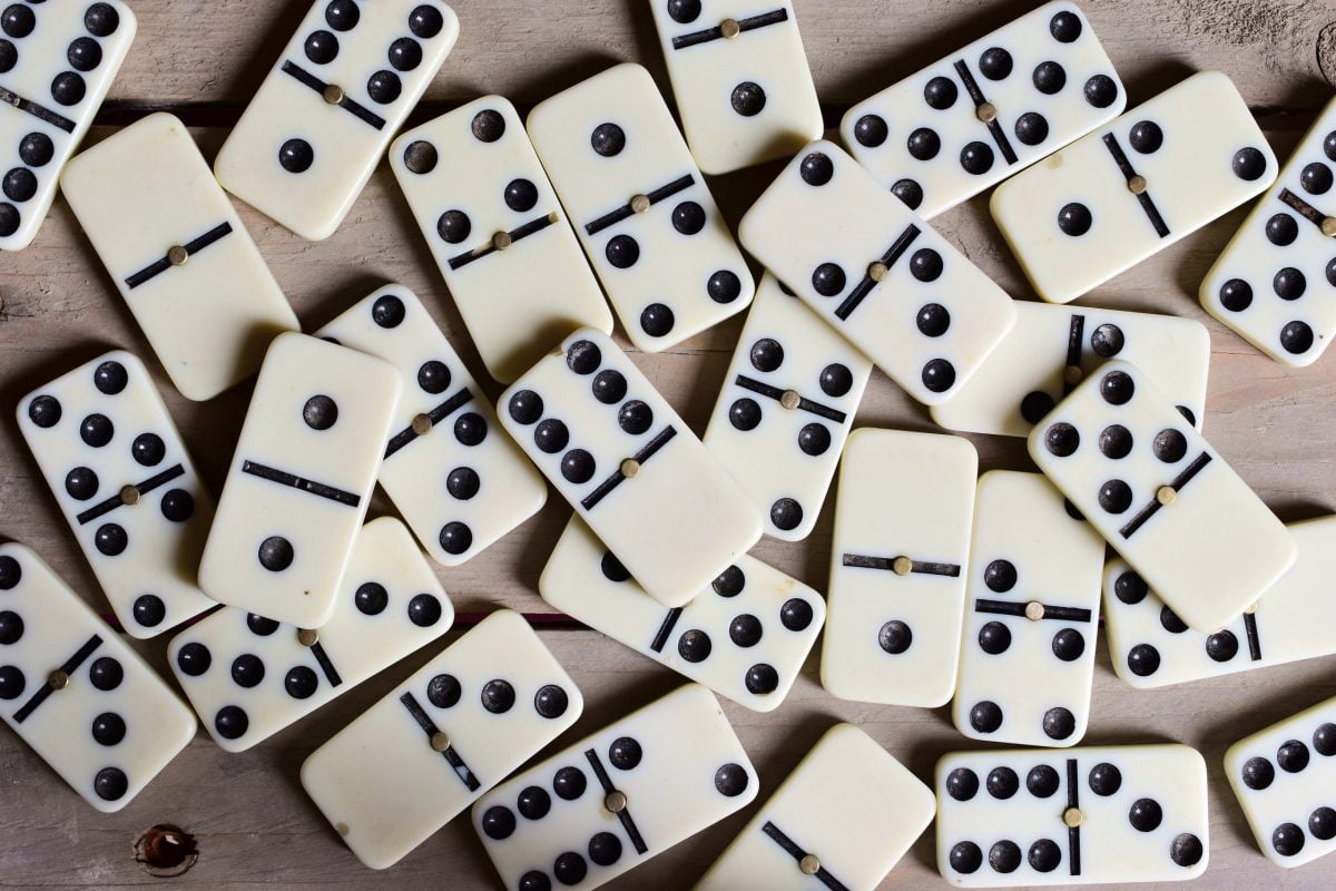 Dominoes 